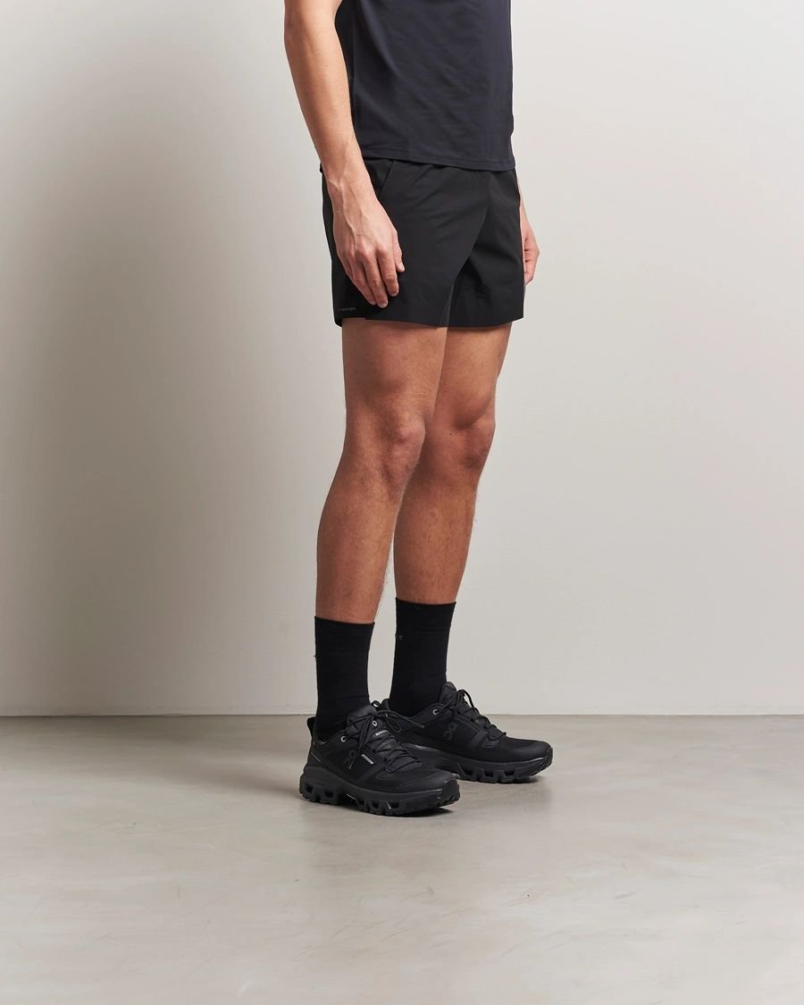 ON Cloudrock Low Waterproof �Black