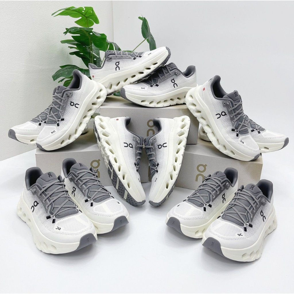 On Cloudtilt “Rock/Ivoryâ€?