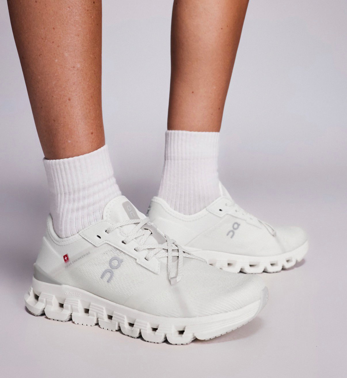 On Running Cloud X 4 AD White Wolf